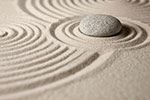 Vorschaubild Zen: Der Stein im Sand (5616 x 3744)