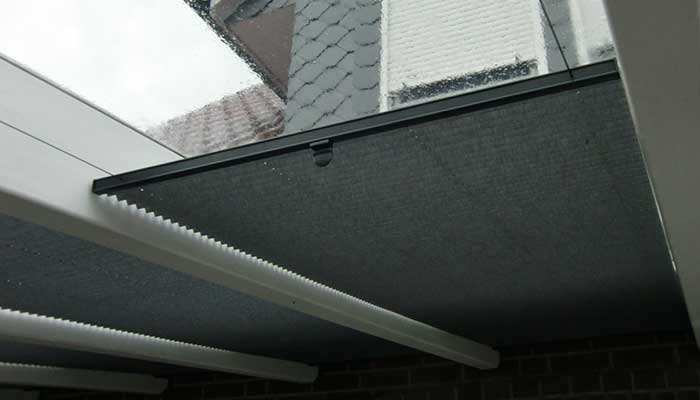 Sonnenschutz Terrasse mit Outdoor Plissee & Sonnensegel beschatten