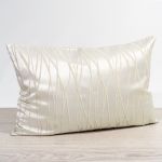 cremebeige Vorschau Lysel - Dekokissen rechteckig Saipan #1W in pflaumenviolett cremebeige
